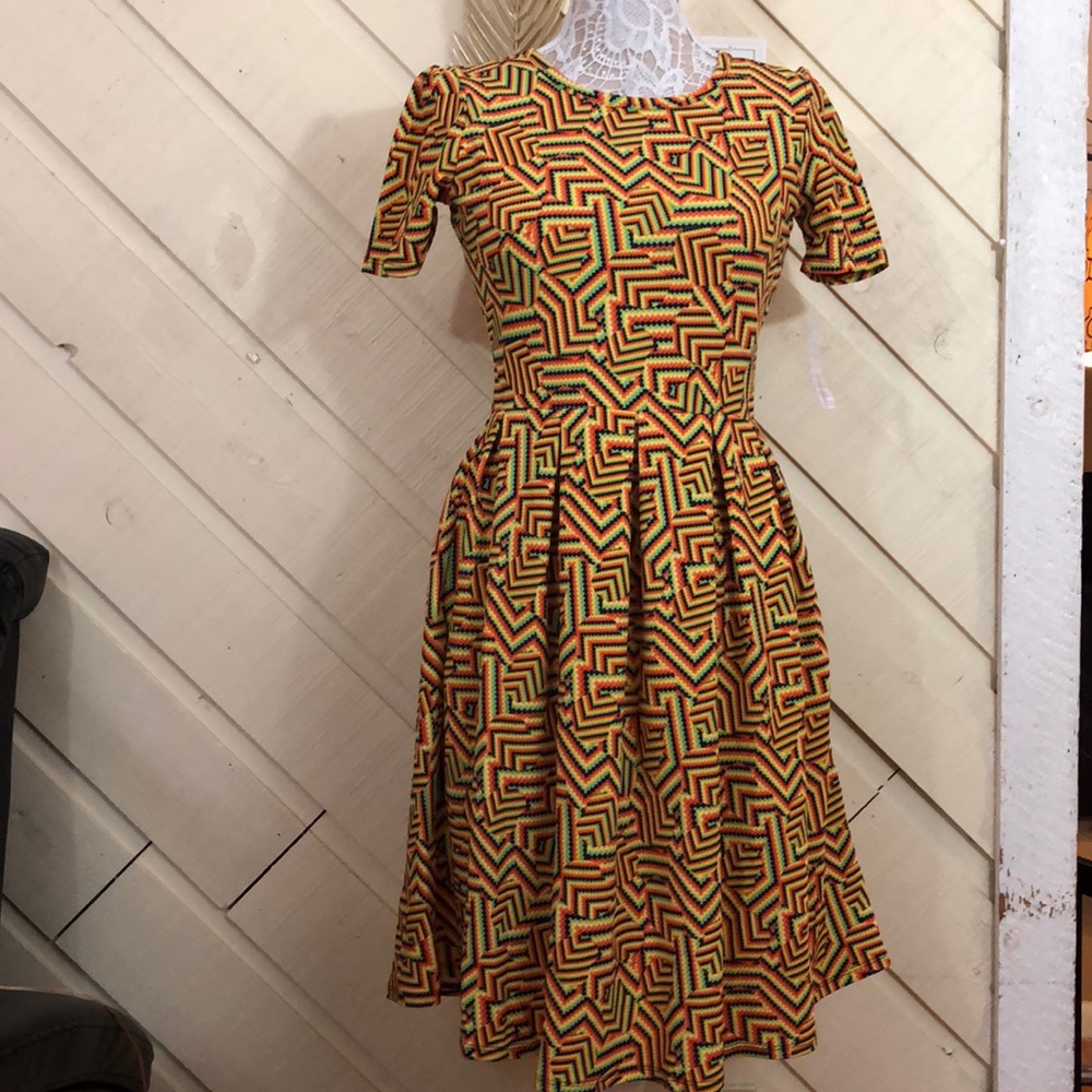 NWT LuLaRoe Medium Amelia